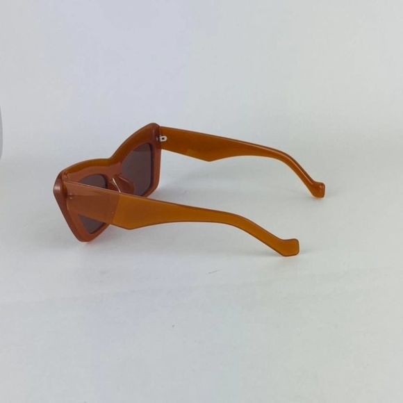 Cat eye translucent brown frame sunglasses - Picture 3 of 3